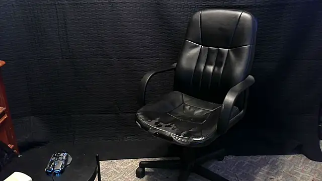 Snapshot of ScubaStevex chatting on 11-26-25, 07:48 ScubaStevex online show from 11-26-25, 07:48