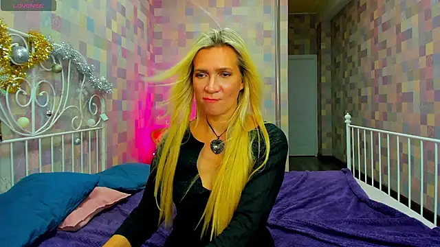 Luna  Lewis online show from 01-07-25, 02:08