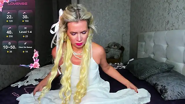 Luna  Lewis online show from 01-29-25, 11:20