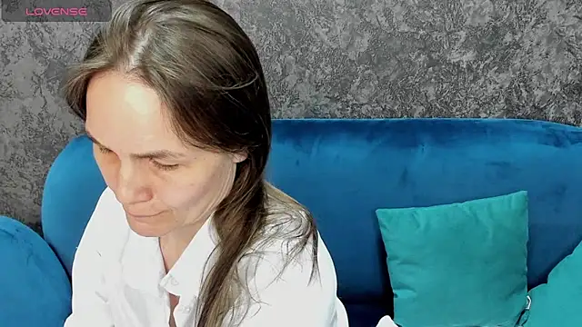 Lillian White online show from 03-10-25, 02:05