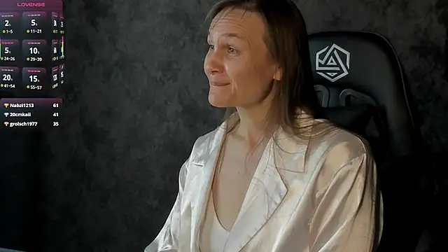 Lillian White online show from 09-15-25, 01:05