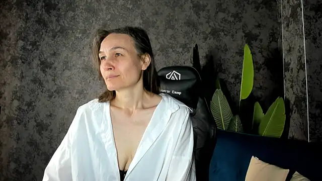 Lillian White online show from 10-18-25, 11:49