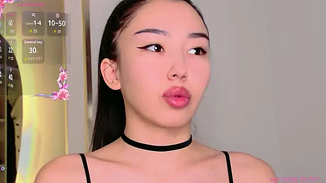 Snapshot of saranmia chatting on 10-30-25, 09:22 saranmia online show from 10-30-25, 09:22