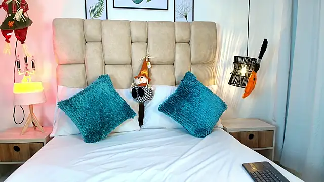 AdharaSmithh online show from 10-29-25, 07:48