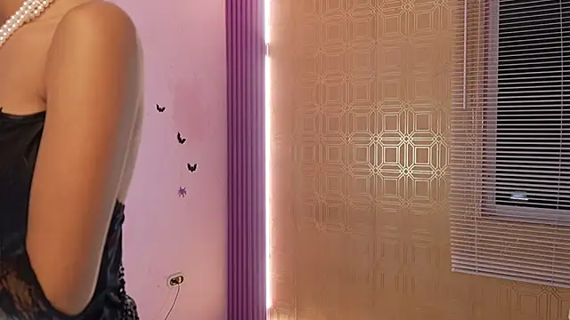 Bella19  online show from 10-31-25, 09:38