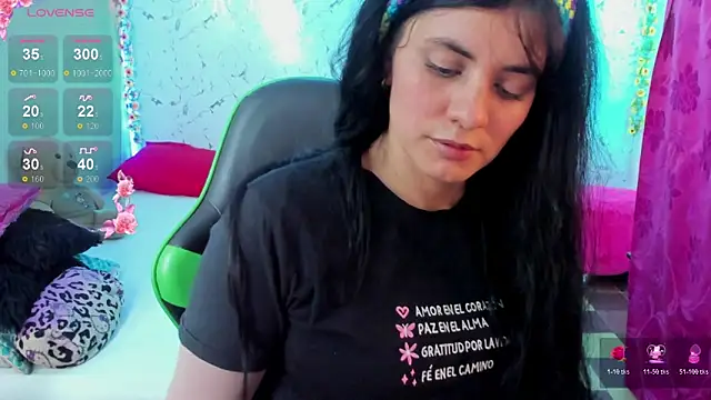 Snapshot of elissa_iris chatting on 10-29-25, 02:03 elissa iris online show from 10-29-25, 02:03