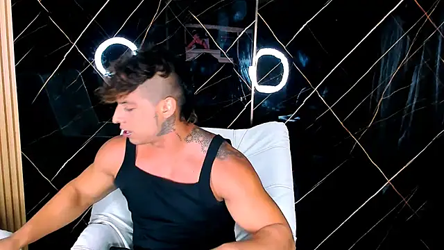 Owen Muzcle online show from 10-02-25, 04:41