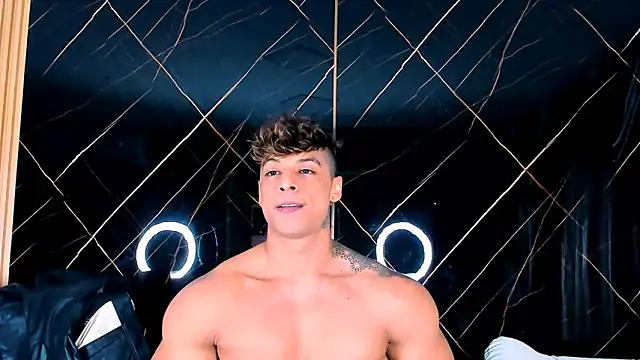 Owen Muzcle online show from 10-15-25, 05:24