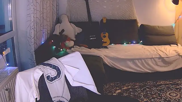 Snapshot of KatiKate chatting on 12-16-24, 01:22 KatiKate online show from 12-16-24, 01:22