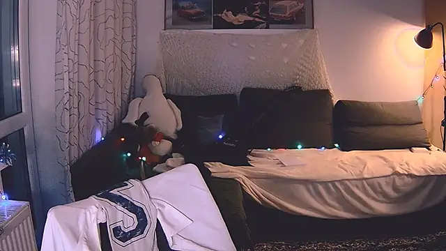 Snapshot of KatiKate chatting on 12-16-24, 04:27 KatiKate online show from 12-16-24, 04:27