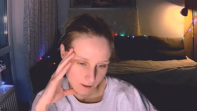Snapshot of KatiKate chatting on 12-17-24, 01:49 KatiKate online show from 12-17-24, 01:49
