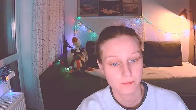 Snapshot of KatiKate chatting on 12-23-24, 04:28 KatiKate online show from 12-23-24, 04:28