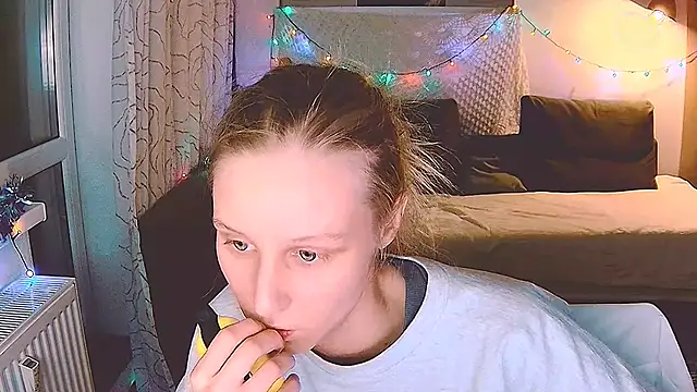 Snapshot of KatiKate chatting on 12-23-24, 07:30 KatiKate online show from 12-23-24, 07:30