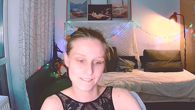 Snapshot of KatiKate chatting on 12-23-24, 10:33 KatiKate online show from 12-23-24, 10:33
