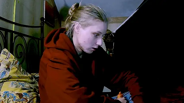 Snapshot of KatiKate chatting on 01-20-25, 01:53 KatiKate online show from 01-20-25, 01:53