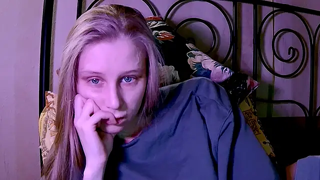 Snapshot of KatiKate chatting on 01-22-25, 12:17 KatiKate online show from 01-22-25, 12:17