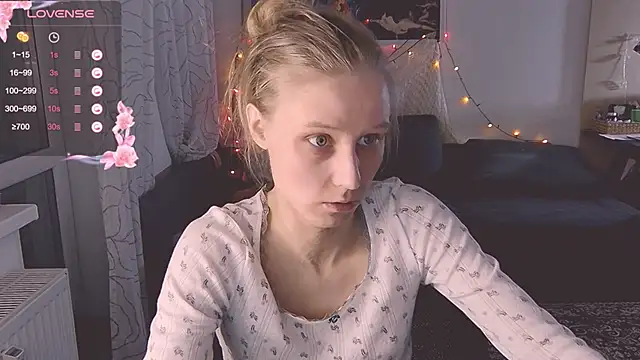 Snapshot of KatiKate chatting on 02-15-25, 08:33 KatiKate online show from 02-15-25, 08:33