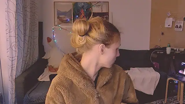 Snapshot of KatiKate chatting on 02-21-25, 03:21 KatiKate online show from 02-21-25, 03:21