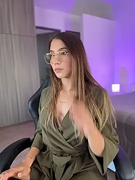 Snapshot of SophieRaily_ chatting on 11-14-25, 06:50 SophieRaily online show from 11-14-25, 06:50