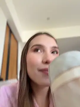 Snapshot of SophieRaily_ chatting on 11-19-25, 08:09 SophieRaily online show from 11-19-25, 08:09