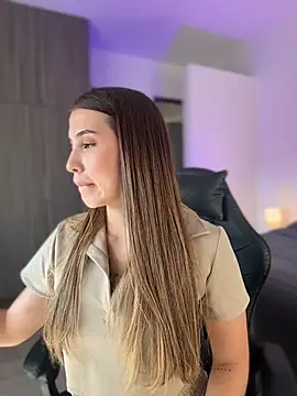 Snapshot of SophieRaily_ chatting on 11-24-25, 06:07 SophieRaily online show from 11-24-25, 06:07