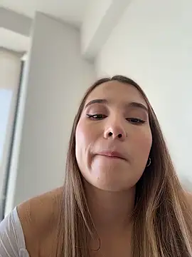 Snapshot of SophieRaily_ chatting on 01-05-26, 08:34 SophieRaily online show from 01-05-26, 08:34