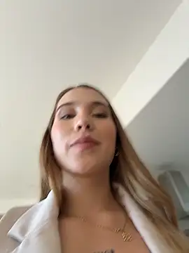 Snapshot of SophieRaily_ chatting on 01-07-26, 08:33 SophieRaily online show from 01-07-26, 08:33