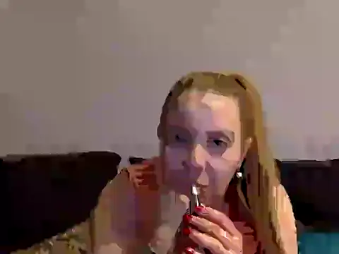 Snapshot of MadaHoney chatting on 03-16-26, 09:52 MadaHoney online show from 03-16-26, 09:52