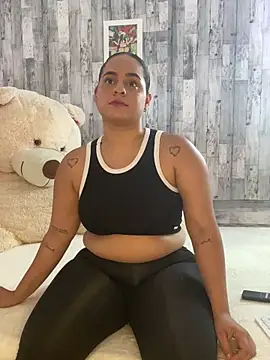 Snapshot of Violetrousse chatting on 10-13-25, 07:14 Violetrousse online show from 10-13-25, 07:14