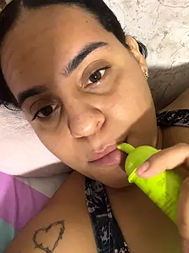 Snapshot of Violetrousse chatting on 11-28-25, 04:26 Violetrousse online show from 11-28-25, 04:26