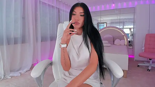 Snapshot of missdiamond_ chatting on 06-17-26, 07:00 missdiamond online show from 06-17-26, 07:00
