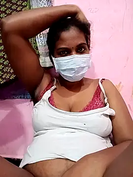 Snapshot of Villageammu18 chatting on 02-13-26, 02:35 Villageammu18 online show from 02-13-26, 02:35