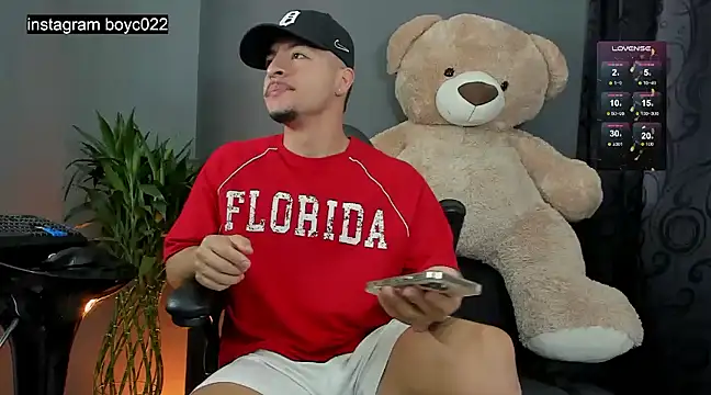 Snapshot of boyc022_ chatting on 02-25-25, 11:30 boyc022 online show from 02-25-25, 11:30