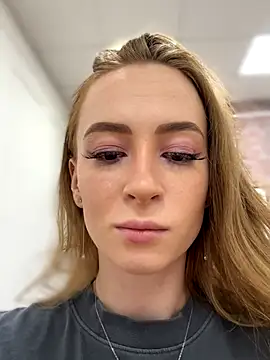 Snapshot of _AngelMoon_ chatting on 09-17-25, 03:52 AngelMoon online show from 09-17-25, 03:52