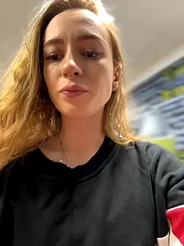 Snapshot of _AngelMoon_ chatting on 09-24-25, 04:27 AngelMoon online show from 09-24-25, 04:27