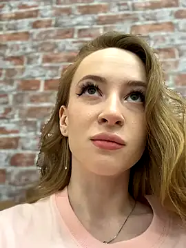 Snapshot of _AngelMoon_ chatting on 11-12-25, 03:40 AngelMoon online show from 11-12-25, 03:40