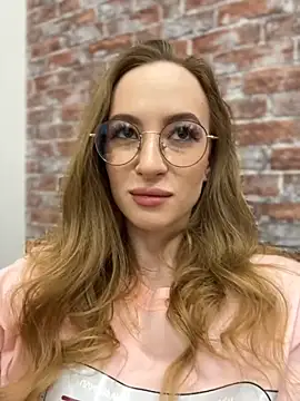 Snapshot of _AngelMoon_ chatting on 11-13-25, 04:00 AngelMoon online show from 11-13-25, 04:00