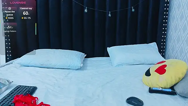 hornybarelylegalgirl online show from 12-01-25, 12:32