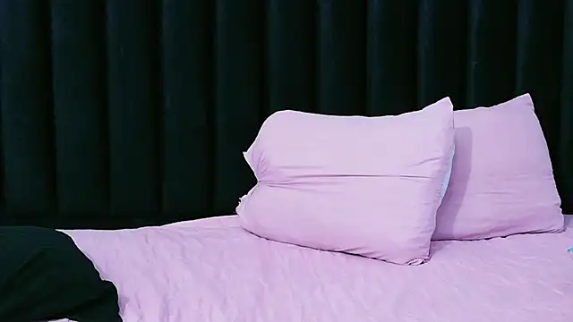 hornybarelylegalgirl online show from 04-09-26, 12:32