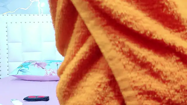 hornybarelylegalgirl online show from 04-12-26, 11:59