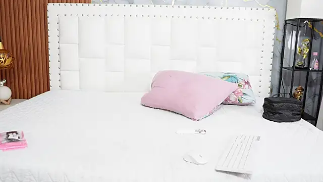 Snapshot of hornybarelylegalgirl chatting on 05-19-26, 01:44 hornybarelylegalgirl online show from 05-19-26, 01:44
