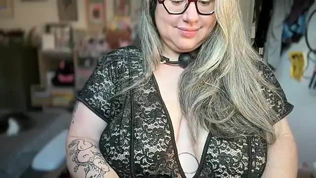 Snapshot of MimiParis chatting on 01-13-25, 10:36 MimiParis online show from 01-13-25, 10:36