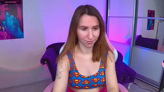 Snapshot of AliceBYKiss chatting on 12-19-24, 06:45 AliceBYKiss online show from 12-19-24, 06:45