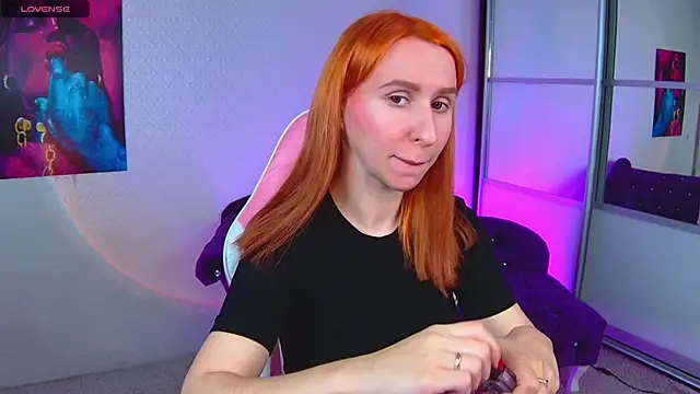 Snapshot of AliceBYKiss chatting on 12-22-24, 01:22 AliceBYKiss online show from 12-22-24, 01:22