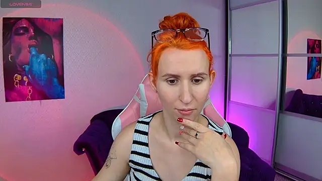 Snapshot of AliceBYKiss chatting on 02-02-25, 04:11 AliceBYKiss online show from 02-02-25, 04:11