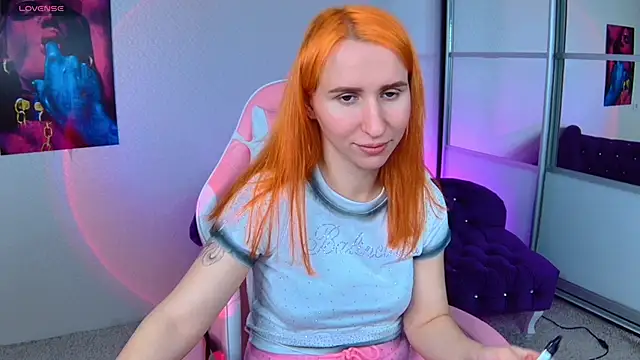 Snapshot of AliceBYKiss chatting on 02-06-25, 12:48 AliceBYKiss online show from 02-06-25, 12:48