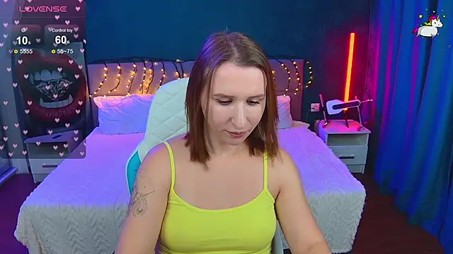 Snapshot of AliceBYKiss chatting on 12-05-25, 01:25 AliceBYKiss online show from 12-05-25, 01:25