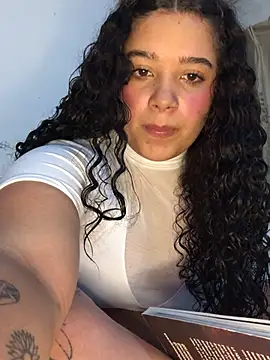 Snapshot of Julieta_333 chatting on 03-17-25, 03:36 Julieta 333 online show from 03-17-25, 03:36