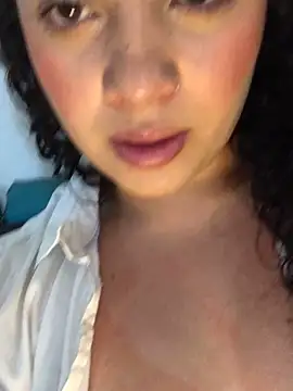 Snapshot of Julieta_333 chatting on 03-17-25, 01:39 Julieta 333 online show from 03-17-25, 01:39