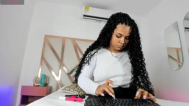 Carolina Evanss online show from 03-21-25, 03:33